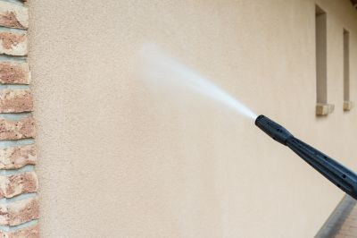 High-Pressure Wall Cleaning